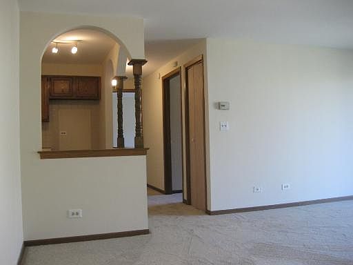 4th image of 4106 N Narragansett Ave APT 508
