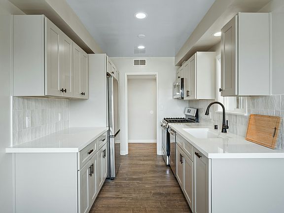 4th image of 2508 Aviation Blvd #C