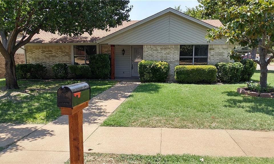 1st image of 800 Lottie Ln