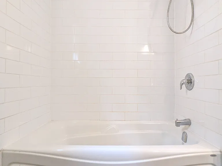 211 Saint Clements Ave #2 — Photo 28