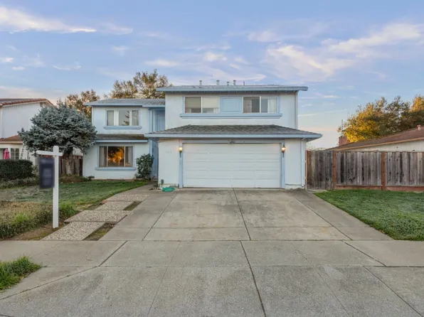 900 Greenwich Dr, Gilroy, CA 95020