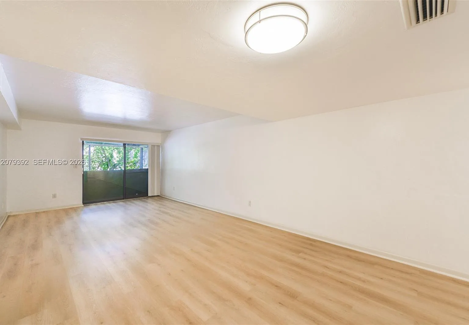 Treetop Towers Condo — Photo 1