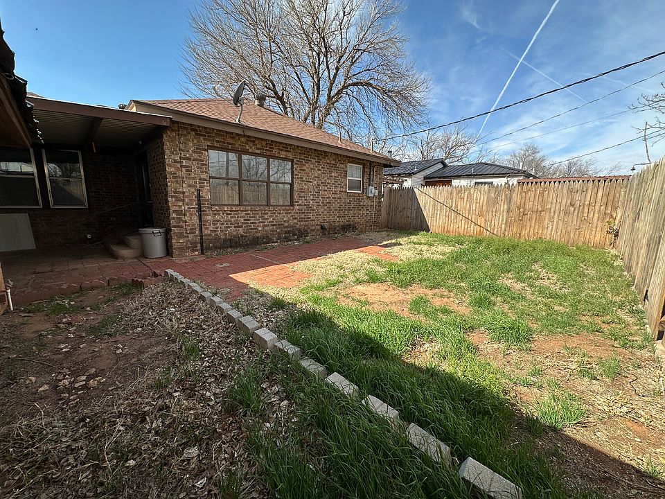 2nd image of 908 Avenue I NW