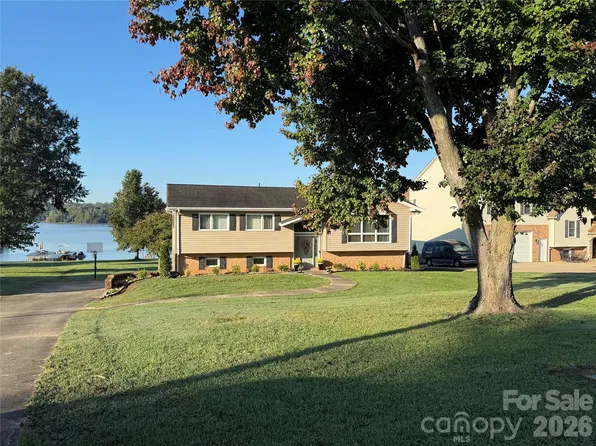 152 N Shore Dr, Cherryville, NC 28021