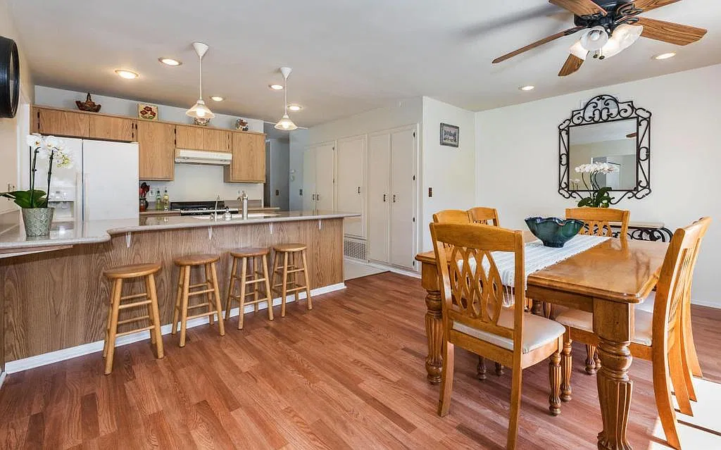 4 bed, 1560 sqft, $5,800 — Photo 2