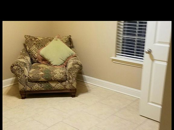 5th image of 9161 Shadow Oak Dr