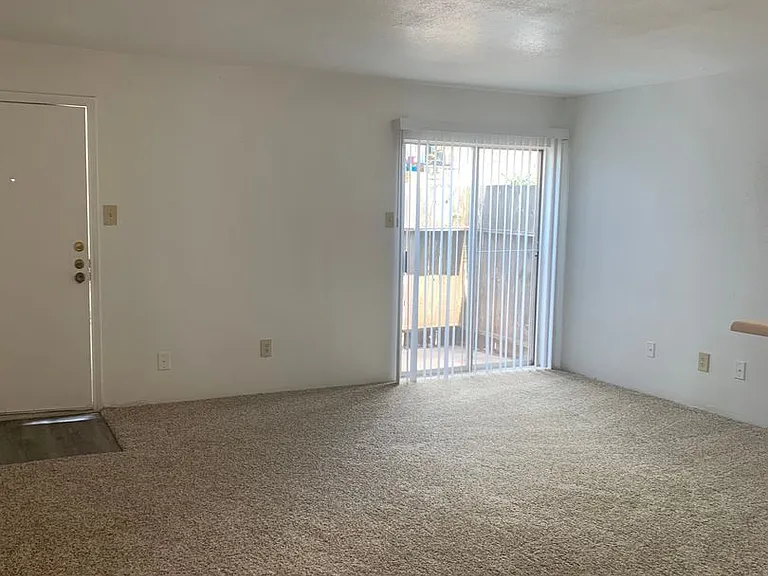 Emerald Cove Apartments — Photo 47