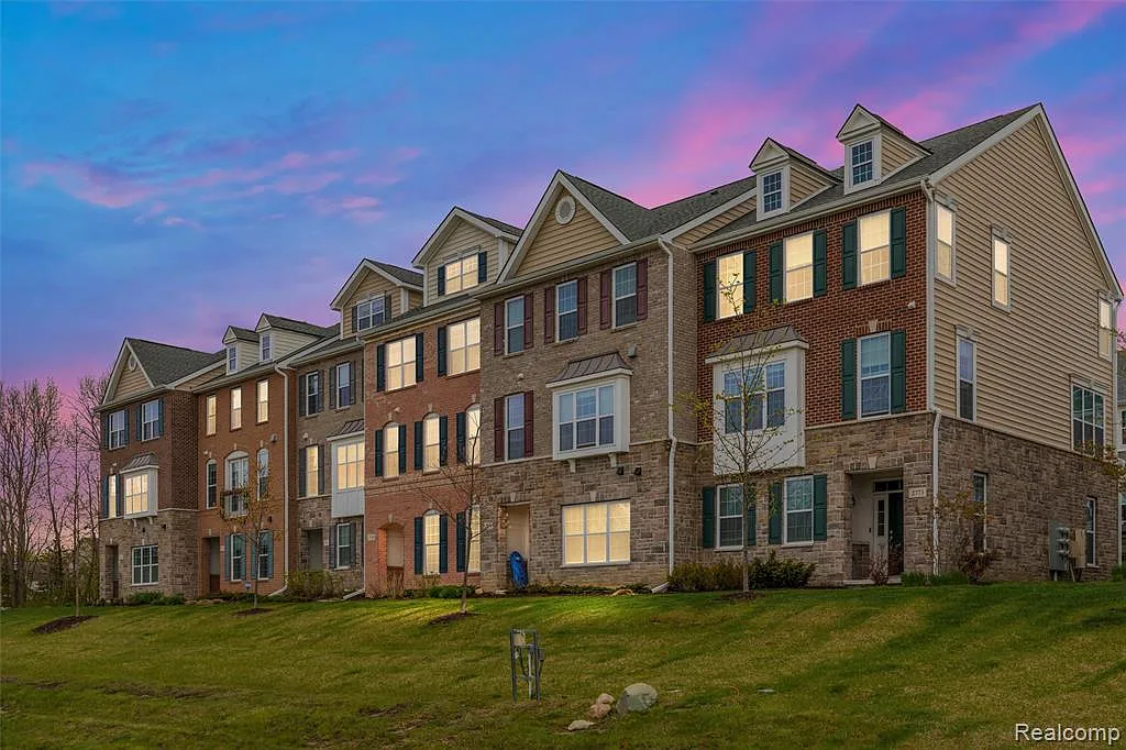 4 bed, 3.5 bath, 2537 sqft, $3,800 — Photo 1