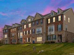 2769 Ashcombe Dr, Ann Arbor, MI 48105