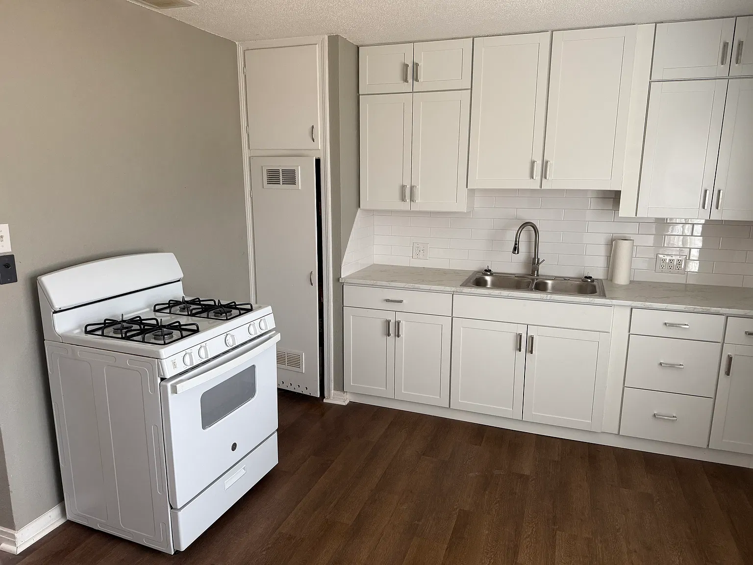 2 bed, 1.5 bath, 802 sqft, $950 — Photo 3