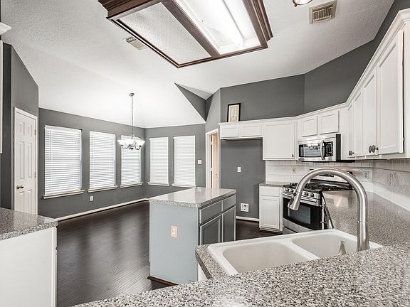 5th image of 27133 Kings Manor Dr S