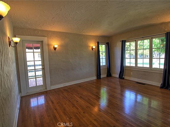 5th image of 304 Normandie Ct