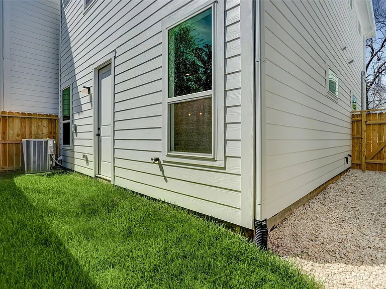 9604 Burden St — Photo 25