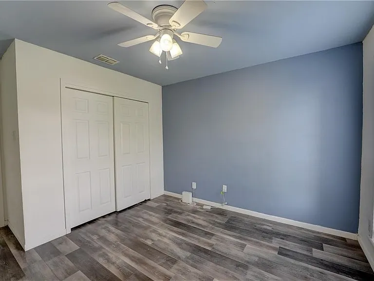 2310 Vialoux Dr — Photo 16