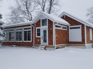 15373 Oakwood Ave, Clear lake, IA 50428