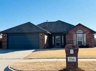 1744 SW 31st Ter, Moore, OK 73160