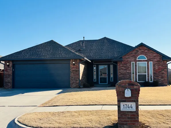 1744 SW 31st Ter, Moore, OK 73160