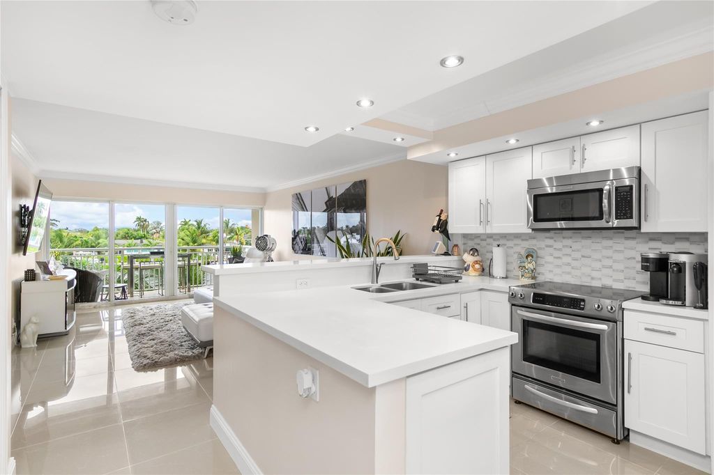 2611 N Riverside Drive #307, photo 6