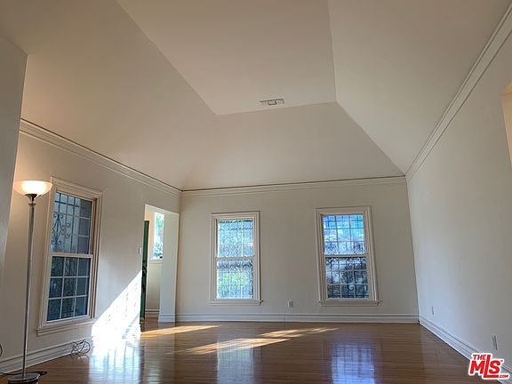 4th image of 101 N Laurel Ave