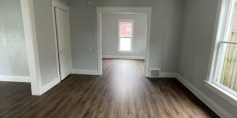 1st image of 931 Lincolnway E