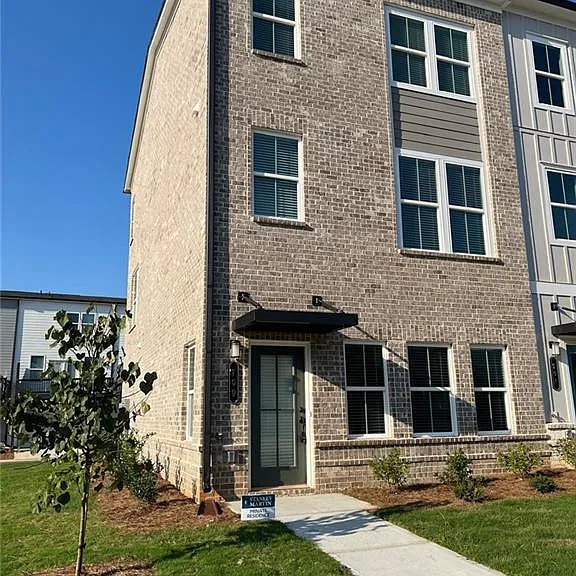 700 Payton Ln — Photo 1