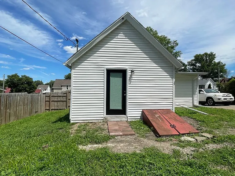 303 S 4th St — Photo 9