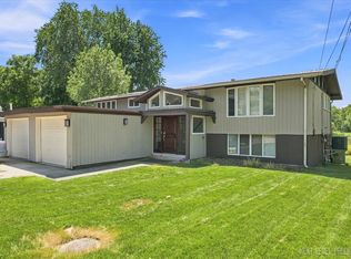1627 Riverside Ave, Saint Charles, IL 60174