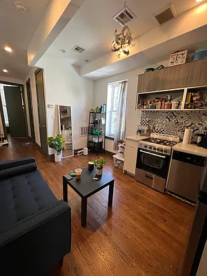 Rented by Delmark Realty LLC | media 31