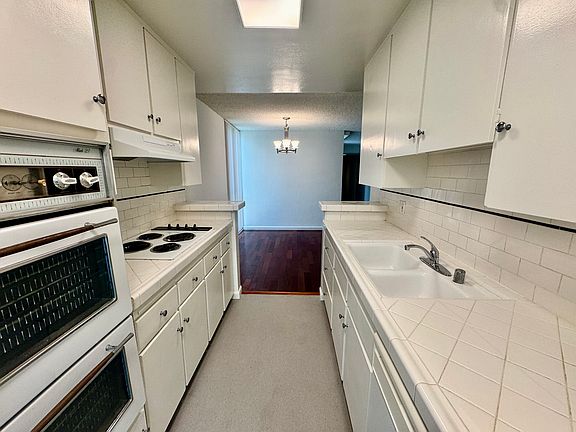 4th image of 1054 S Bedford St #1008