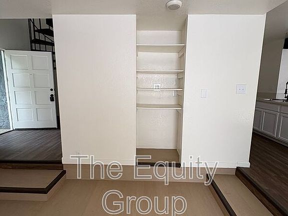 5th image of 1942 E Woodsville Ct