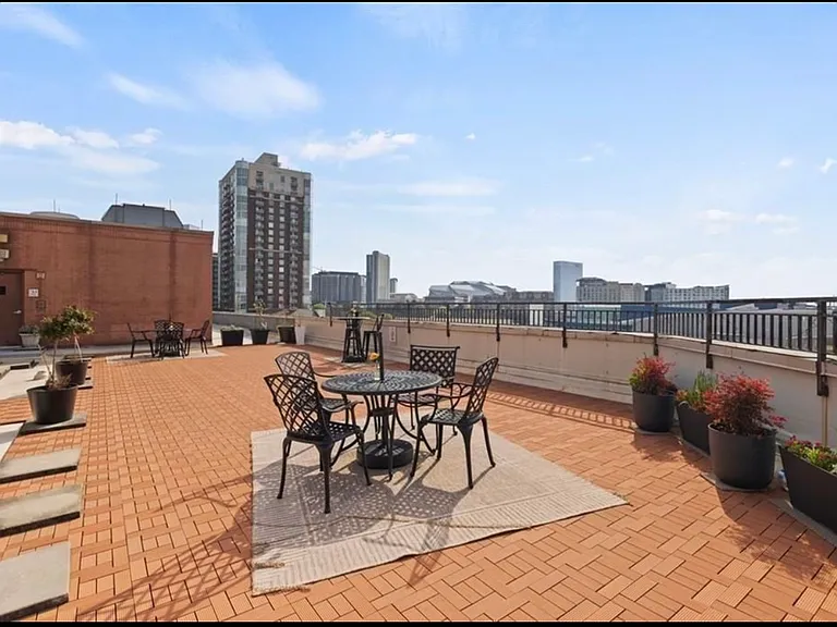 115 W Peachtree Pl NW #413 — Photo 17