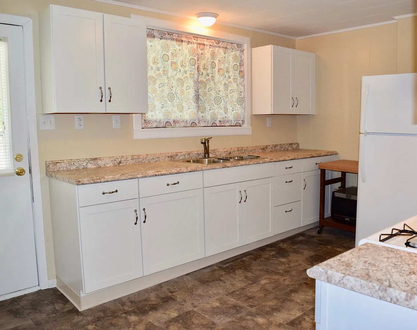 257 Siberian Ave photo 1