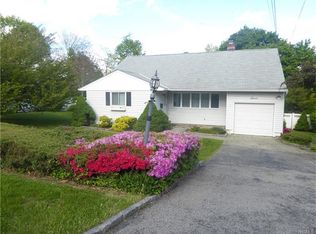 7 Old Oak Rd, Rye Brook, NY 10573