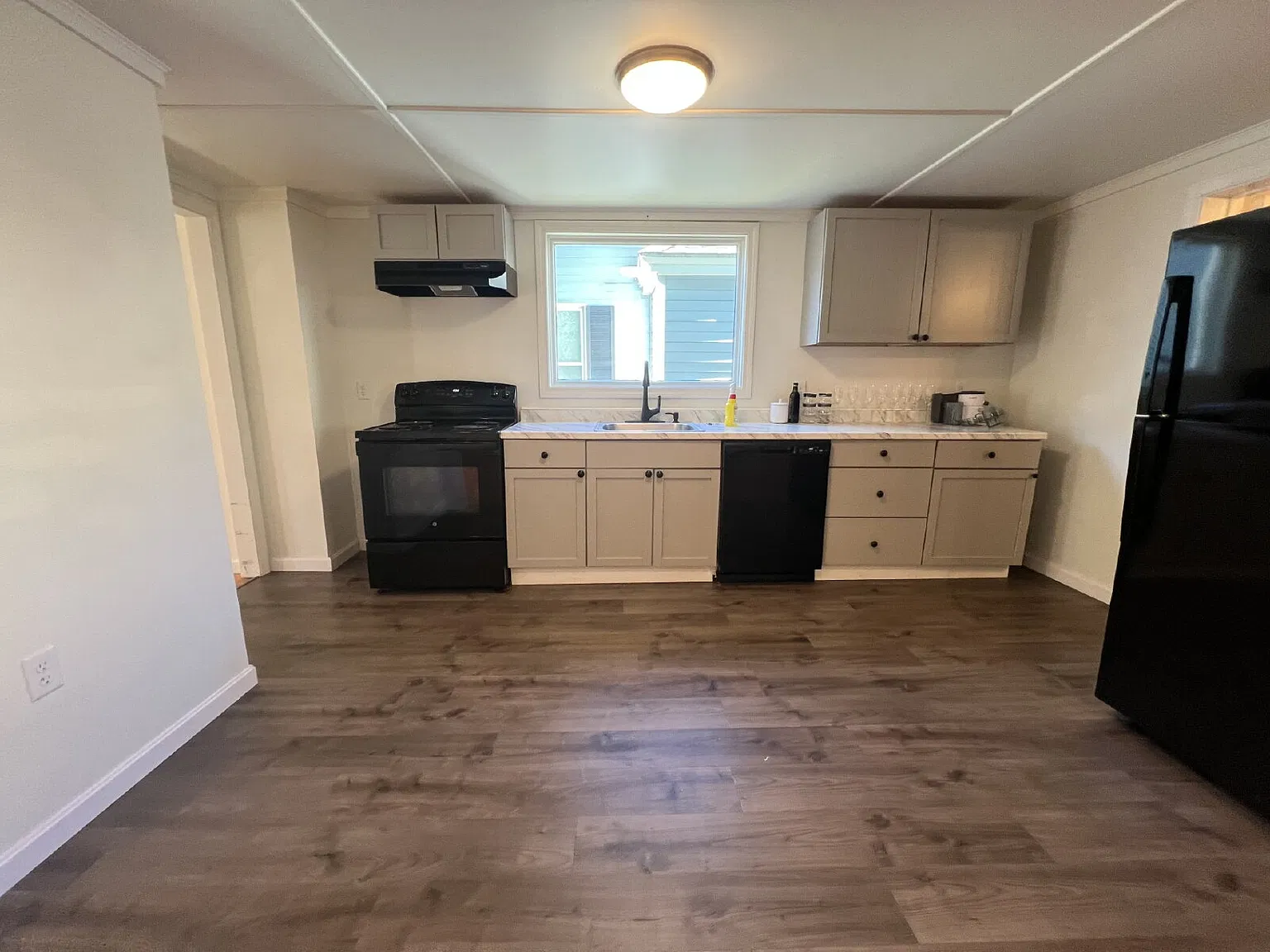 4 bed, $2,800 — Photo 4