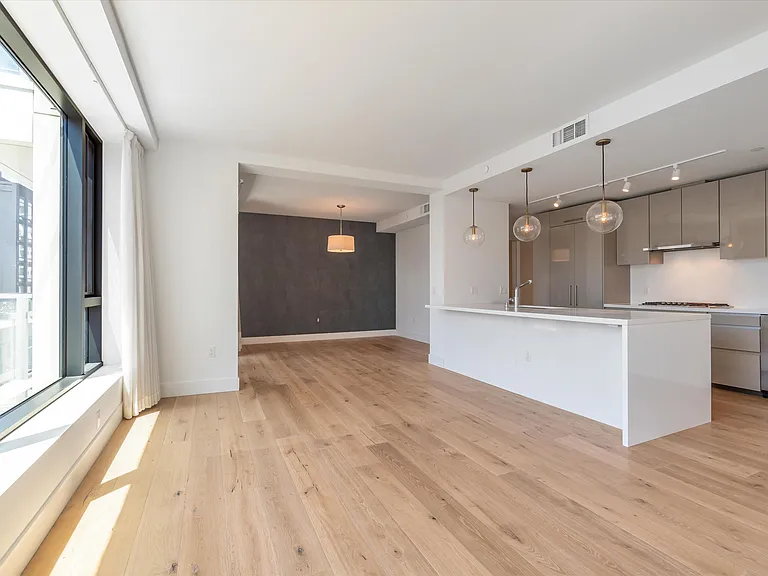 1450 Franklin St #505 — Photo 4