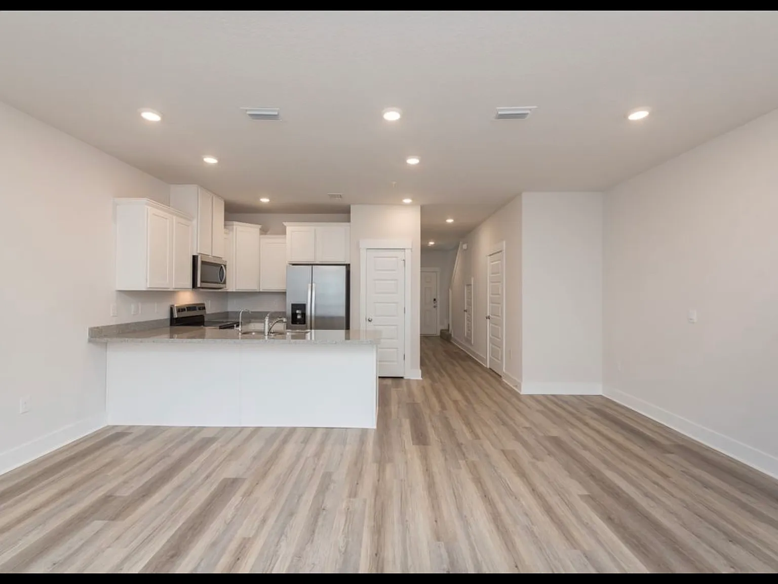 3 bed, 1553 sqft, $1,900 — Photo 4