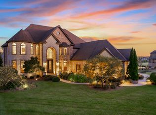 39W431 Long Meadow Ln, Saint Charles, IL 60175