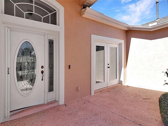 3rd image of 20751 Queen Alexandra Dr