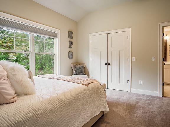 2nd image of 104 Glen Abbey Dr