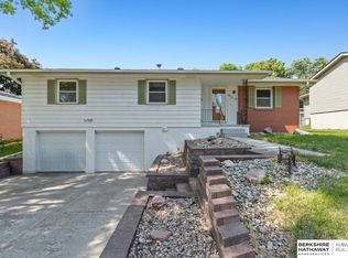 8832 Spaulding Cir, Omaha, NE 68134