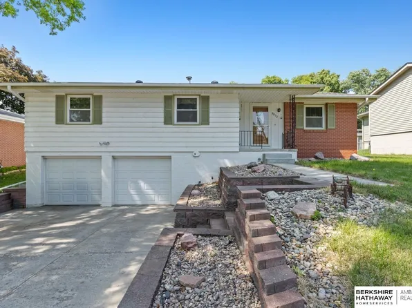 8832 Spaulding Cir, Omaha, NE 68134