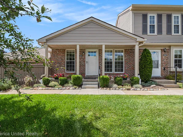 2802 Bombridge Ct, Ann Arbor, MI 48104