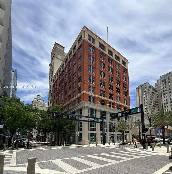 111 E Flagler St #806