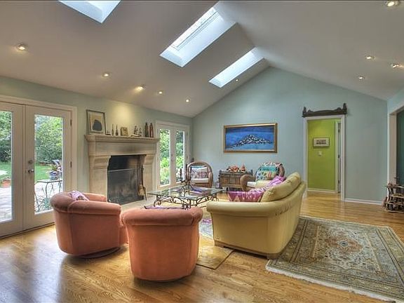 4th image of 228 San Mateo Dr