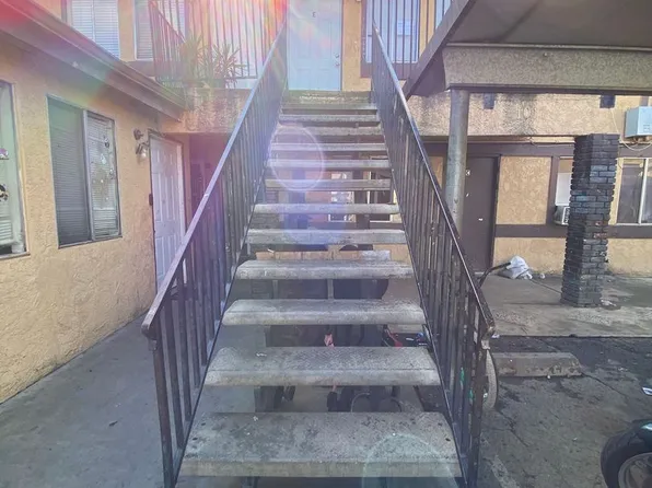 4287, 1017 W Goshen Ave APT D, Visalia, CA 93291