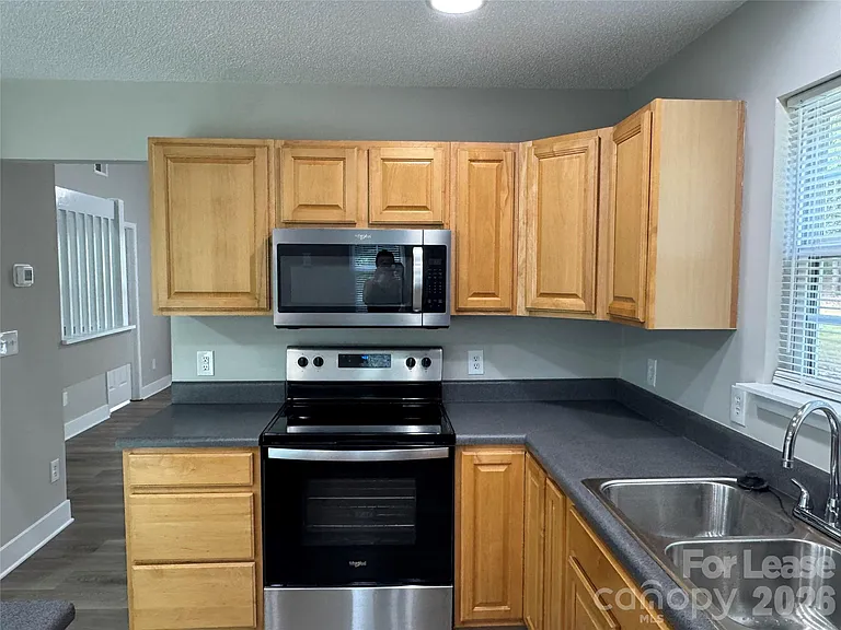 3251 Blythe Ridge Ct — Photo 6