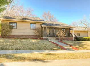 16505 Hickory St, Omaha, NE 68130