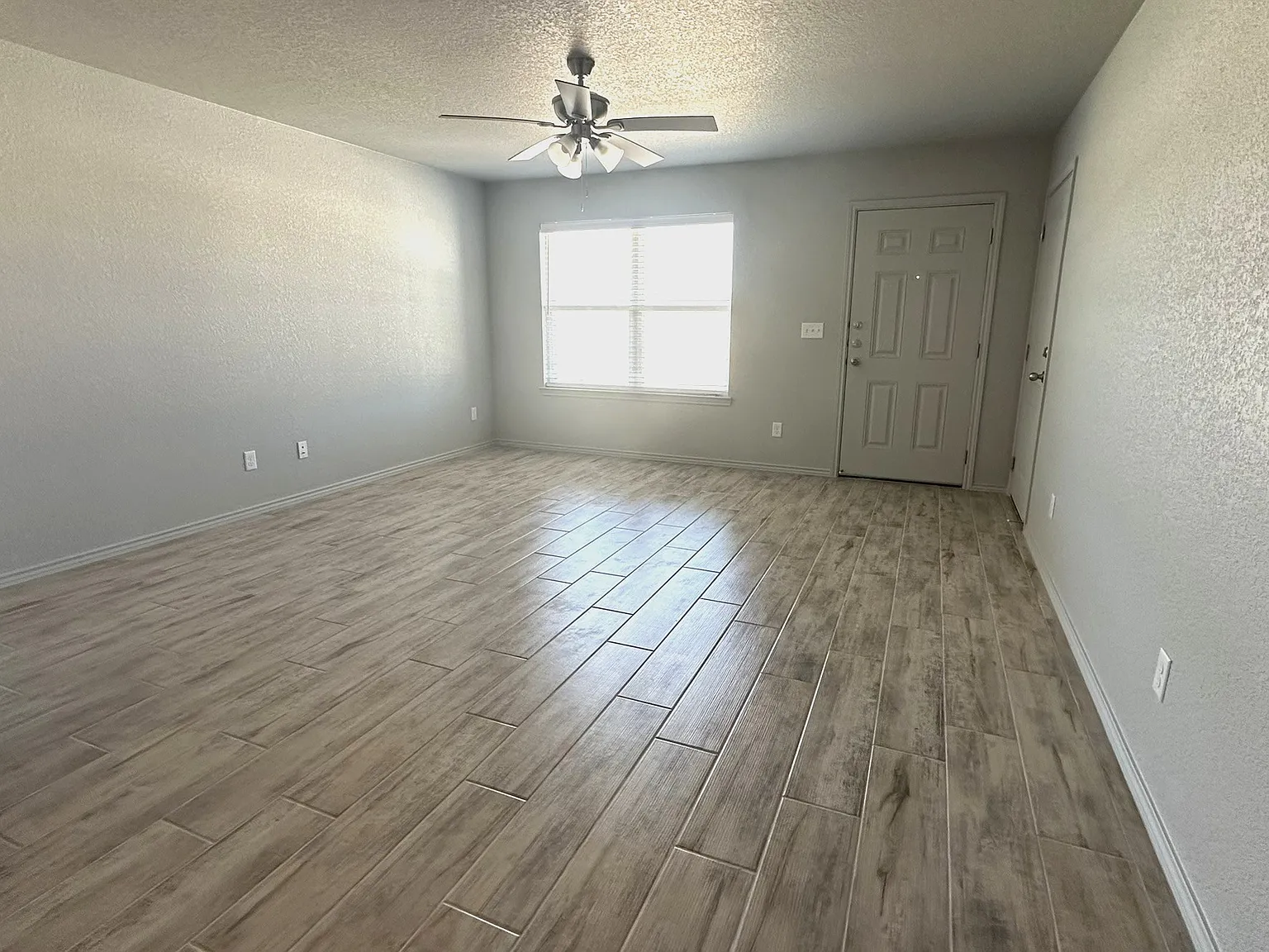 3 bed, 1150 sqft, $1,525 — Photo 2