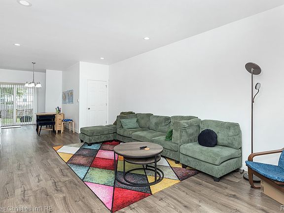 4th image of 628 W Hudson Ave