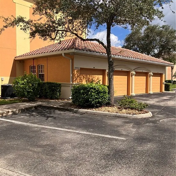 2904 Tuscan Dr #303 — Photo 2